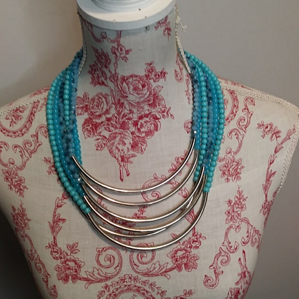 Suzy Shier statement necklace